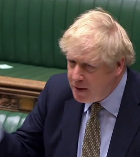 Boris Johnson ordena el cierre de las escuelas en Reino Unido