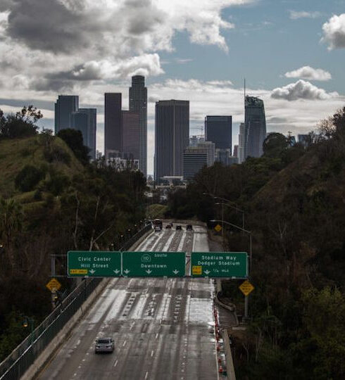 California ordena a sus casi 40 millones de residentes quedarse en casa para prevenir la propagación del coronavirus