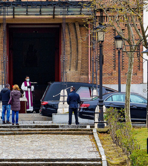 Colapso en  funerarias y tanatorios: “Los cuerpos se acumulan en las salas”