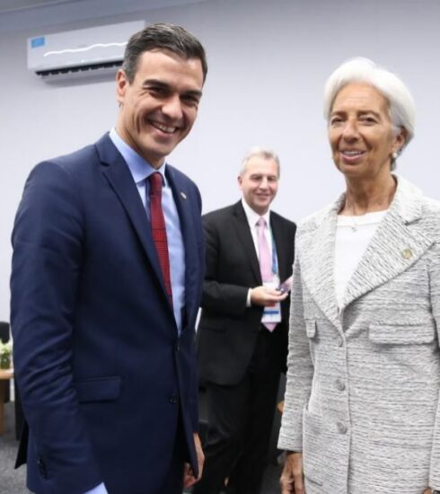 El BCE comprará 75.000 millones de deuda de España y espera cambio en la política de Sanchez