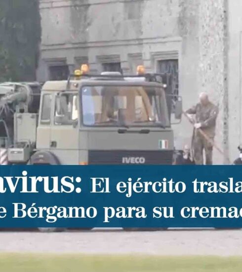 El cementerio de Bérgamo, colapsado por el coronavirus: el Ejército traslada a otras ciudades 60 ataúdes para incinerar a los fallecidos