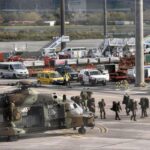 El Ejército inicia la desinfección del aeropuerto de Bilbao pese a las quejas del PNV
