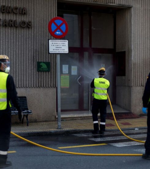 El Gobierno obliga a las residencias a dar “información veraz” sobre los mayores ante el temor a nuevas muertes