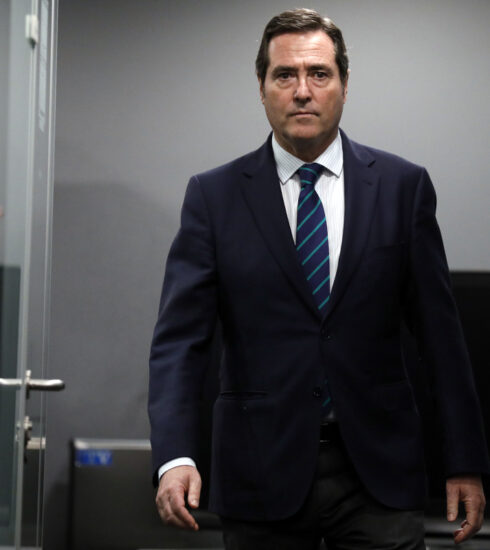 Garamendi: “El país no se puede parar, nos jugamos la recuperación. Con cierre total costará levantarnos”