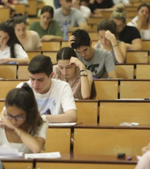 Gobierno, CCAA y rectores pactan aplazar la Selectividad a 217.000 estudiantes