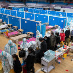 Hospitales Arca de Noé: cómo China ingresó a pacientes leves en hospitales improvisados para no colapsar el sistema sanitario