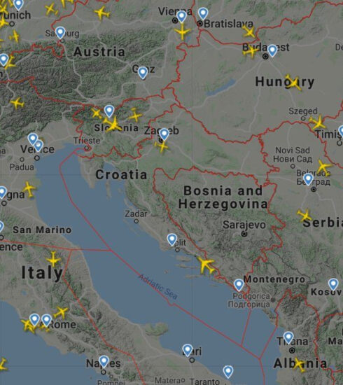 Imágenes de Flightradar muestran cómo ha caído el número de vuelos en el mundo por la pandemia