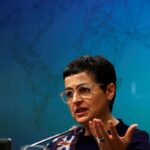 La ministra de Asuntos Exteriores pide “paciencia”y “calma” a miles de españoles que intentan volver: “No quedará ni uno sin atender”