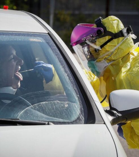 La Policía busca a pacientes que escapan de hospitales sin recibir el alta médica en plena crisis del coronavirus