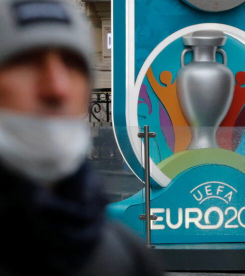 La UEFA pospone la Eurocopa al verano de 2021