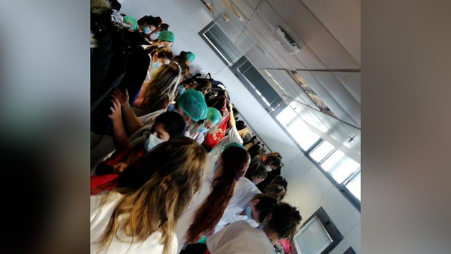 Médicos denuncian la falta de material y de protección ante el coronavirus en Ifema