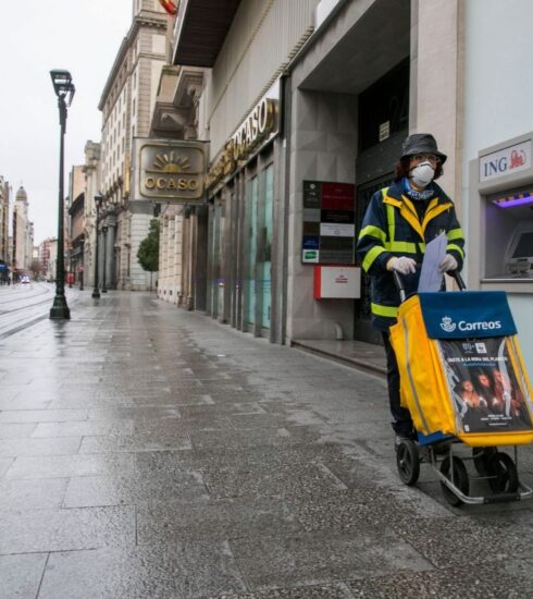 Muere por coronavirus una cartera de 51 años que repartía el correo cerca de Igualada